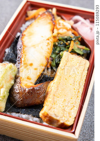 美味しい銀だら西京焼き弁当 115089293