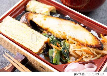 美味しい銀だら西京焼き弁当 115089304