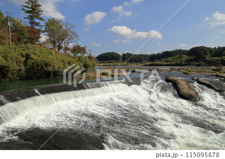 曽木の滝公園から望む秋の曽木の滝 曽木の滝公園から望む秋の曽木の滝 115095878