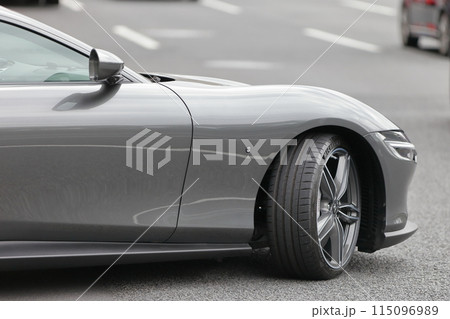 銀のスポーツカー 銀のスポーツカー 115096989