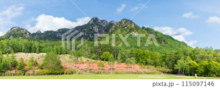 「山梨県」瑞牆山自然公園より春の瑞牆山を望む 115097146