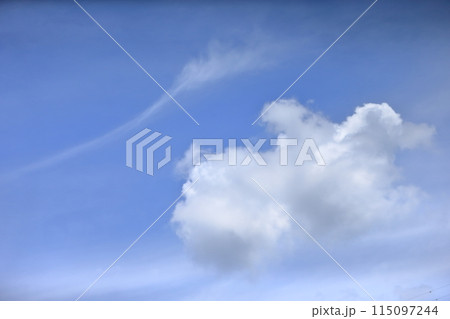 青空と雲 115097244