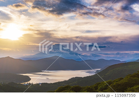 (神奈川県)箱根大観山から富士山夕景 (神奈川県)箱根大観山から富士山夕景 115097350