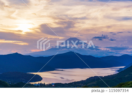 (神奈川県)箱根大観山から富士山夕景 (神奈川県)箱根大観山から富士山夕景 115097354