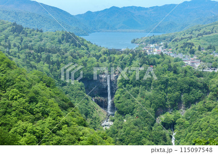 「栃木県」明知平展望台より望む新緑の中禅寺湖と華厳の滝・日光 「栃木県」明知平展望台より望む新緑の中禅寺湖と華厳の滝・日光 115097548