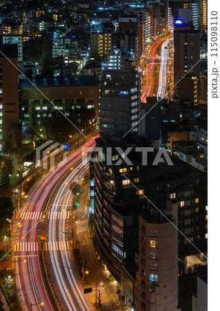東京夜景　文京シビックセンターからの眺望　夜の春日通り 115098110