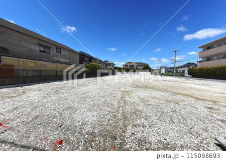住宅街の空き地 115098693