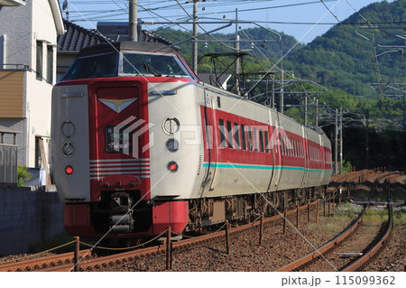 伯備線山岳区間に挑む381系特急やくも_2024/5/17撮影 115099362
