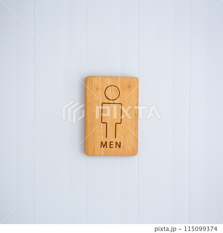Male or man toilet wood sign on the wall. copy space background 115099374