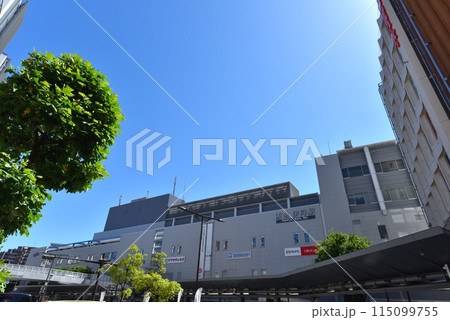  阪急電車　伊丹駅 115099755