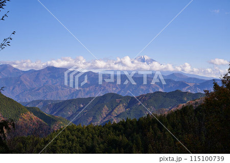 山梨県 林道豊岡梅ヶ島線のからの富士山 山梨県 林道豊岡梅ヶ島線のからの富士山 115100739