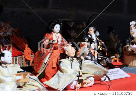 クローズアップ撮影したひな人形 クローズアップ撮影したひな人形 115100756