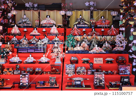 段飾りのひな人形 115100757