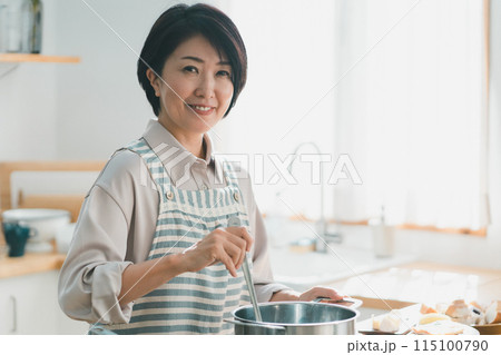 a forty-something woman 115100790