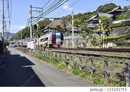 犬山遊園駅を出発した名古屋鉄道2201車両 115101753