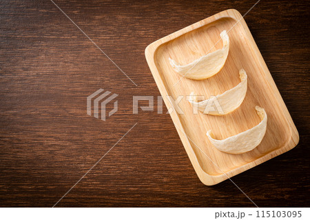 Fresh edible bird's nest or Swallow nest raw material cuisine expensive food for healthy 115103095