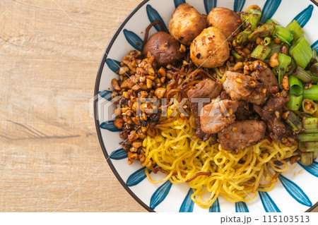 dried egg noodle with pork and meatball 115103513