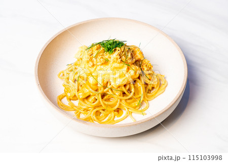 spaghetti with spicy crab curry in Thai style 115103998