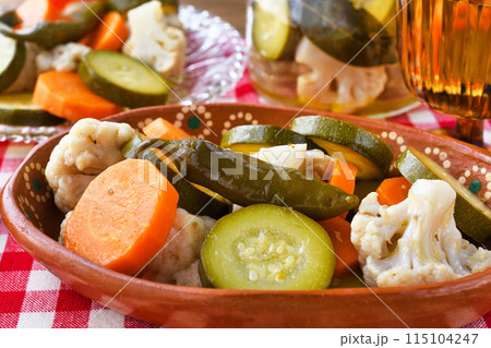 野菜のエスカベーチェ(メキシコ料理)Verduras en escabeche 野菜のエスカベーチェ(メキシコ料理)Verduras en escabeche 115104247