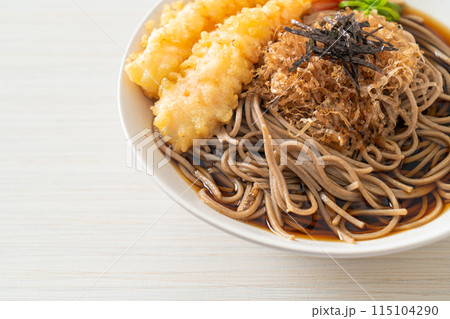 Japanese ramen noodles with shrimps tempura 115104290