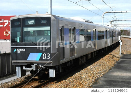 名古屋へ向けてあおなみ線をゆく名古屋臨海高速鉄道1000形 115104962