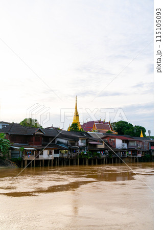 Chantaboon waterfront community at Chanthaburi in Thailand 115105093