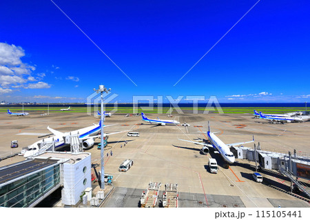 【東京都】晴天の羽田空港C滑走路(第2ターミナル展望デッキ) 【東京都】晴天の羽田空港C滑走路(第2ターミナル展望デッキ) 115105441
