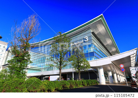 【東京都】快晴の羽田空港第3ターミナル（東京国際空港 国際線ターミナル） 115105472