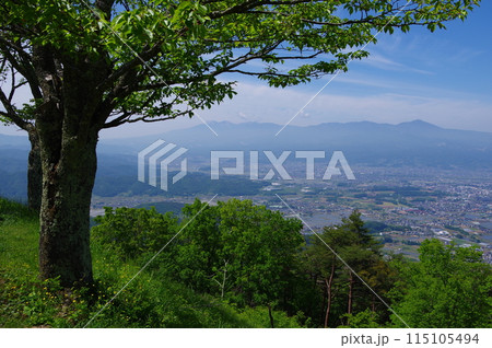 長野県佐久市にある平尾富士(平尾山)から見る八ヶ岳方面の風景 115105494
