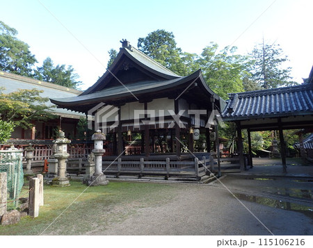 奈良県奈良市にあり手向山八幡宮、東大寺八幡宮、鎮守八幡宮とも呼ばれ、東大寺境内にある手向山神社 奈良県奈良市にあり手向山八幡宮、東大寺八幡宮、鎮守八幡宮とも呼ばれ、東大寺境内にある手向山神社 115106216
