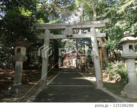 奈良県奈良市法華寺町、平城宮跡にあり古文書に宇奈足、菟名足、菟足とも書かれている宇奈多理坐高御魂神社 奈良県奈良市法華寺町、平城宮跡にあり古文書に宇奈足、菟名足、菟足とも書かれている宇奈多理坐高御魂神社 115106280