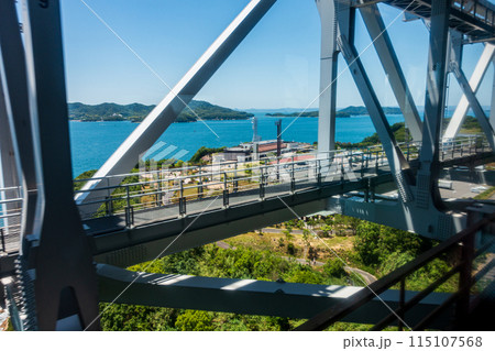 日本の瀬戸大橋線の電車内から見た海の風景 日本の瀬戸大橋線の電車内から見た海の風景 115107568
