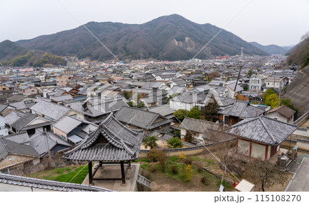 日本の広島のたけはら町並み保存地区の西方寺 115108270