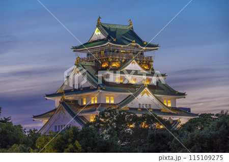 薄暮空と大阪城天守閣 薄暮空と大阪城天守閣 115109275