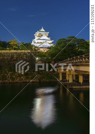 大阪城天守閣ライトアップ　極楽橋　夜景 115109281
