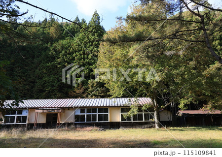 栃木県日光市の旧神子内小学校の風景 栃木県日光市の旧神子内小学校の風景 115109841