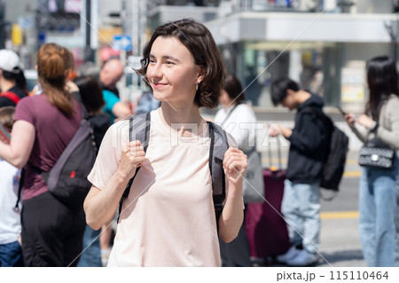 東京を旅行する外国人観光客(インバウンド) 東京を旅行する外国人観光客(インバウンド) 115110464