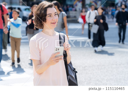東京を旅行する外国人観光客(インバウンド) 東京を旅行する外国人観光客(インバウンド) 115110465