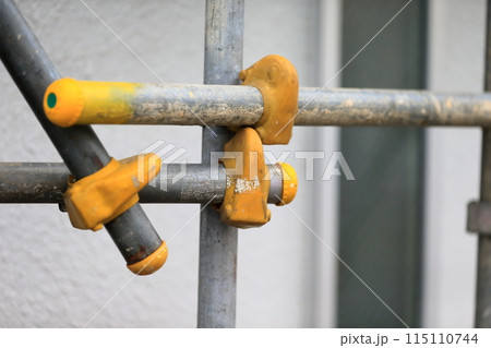 単管パイプとクランプ 115110744