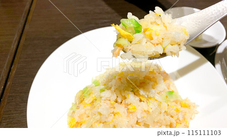 新鮮なカニの蟹チャーハン 新鮮なカニの蟹チャーハン 115111103