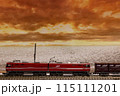 夕景の海沿いを走る貨物列車 115111201