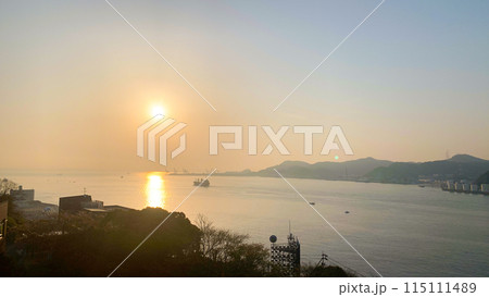 関門海峡の朝日 関門海峡の朝日 115111489