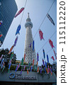 鯉のぼりと東京スカイツリー 115112220