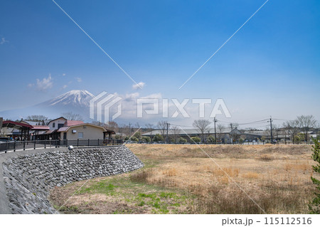 道の駅の朝霧高原から見た、富士山(静岡県) 115112516