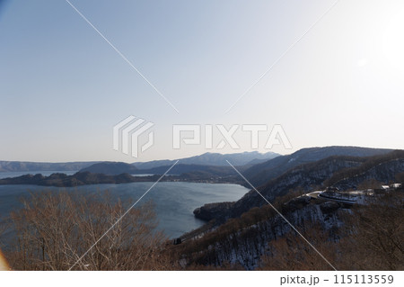 発荷峠展望台と春の十和田湖（秋田県） 115113559