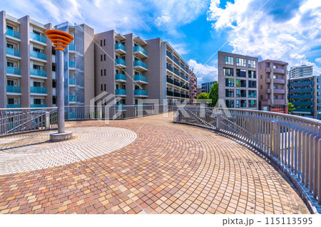 日本の横浜都市景観 横浜市営地下鉄グリーンライン 北山田駅前などを望む 115113595