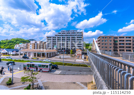 日本の横浜都市景観 横浜市営地下鉄グリーンライン 北山田駅などを望む 日本の横浜都市景観 横浜市営地下鉄グリーンライン 北山田駅などを望む 115114250