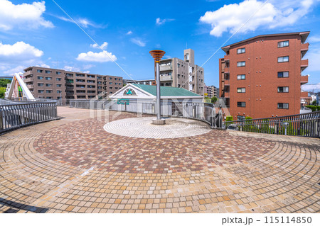 日本の横浜都市景観 横浜市営地下鉄グリーンライン 北山田駅前などを望む 115114850