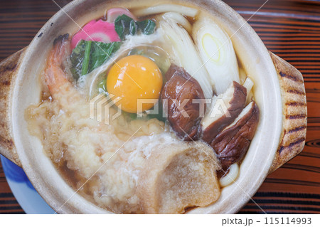 海の近くの食堂のなべ焼きうどん（青森県六ヶ所村） 115114993