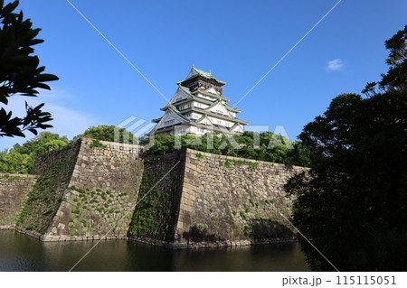 大阪城、春、夏、初夏、秋、タワマンのラウンジから望む新緑の大阪城、大阪城公園、大阪観光、関西観光 大阪城、春、夏、初夏、秋、タワマンのラウンジから望む新緑の大阪城、大阪城公園、大阪観光、関西観光 115115051